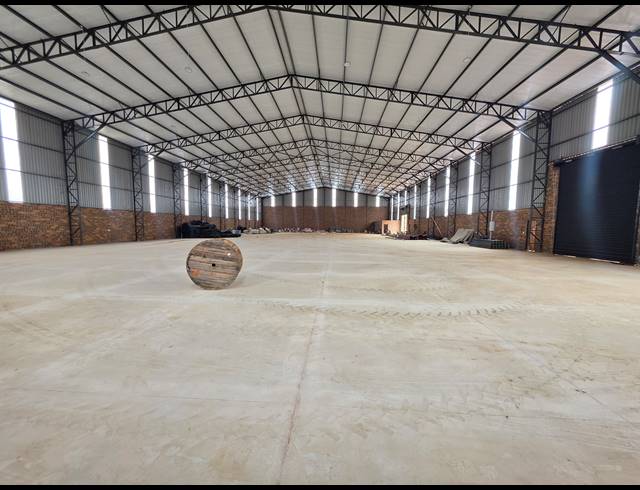 2,531M² WAREHOUSE TO LET IN AEROTON